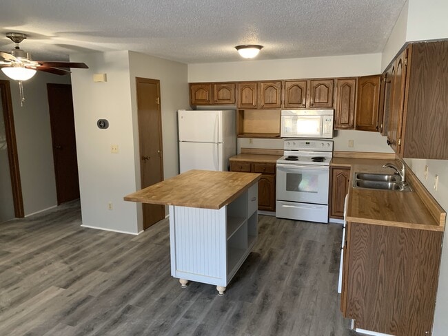 Spacious kitchen with center island and seamless open floor plan—perfect for cooking, entertaining, - 4903 W Kirkwood Cir