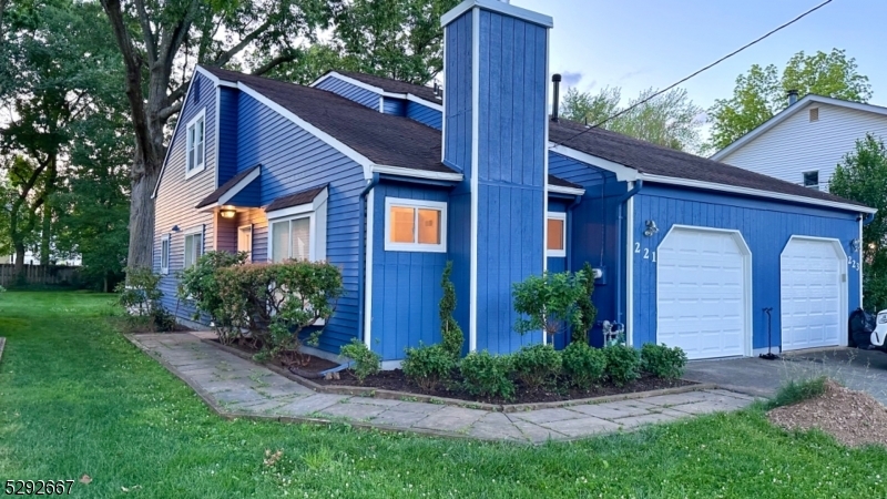 Foto principal - 221 Myrtle Ave