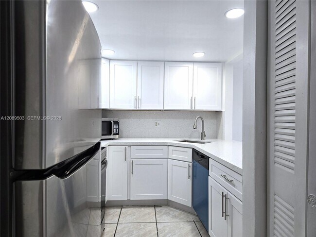 Building Photo - 800 SW 104th Ct