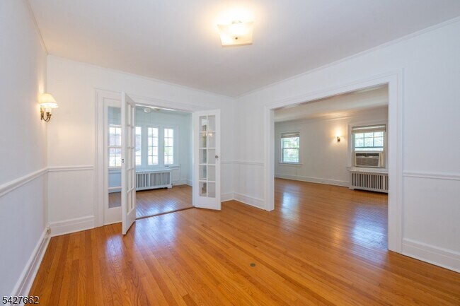 Building Photo - 200 Valley Rd