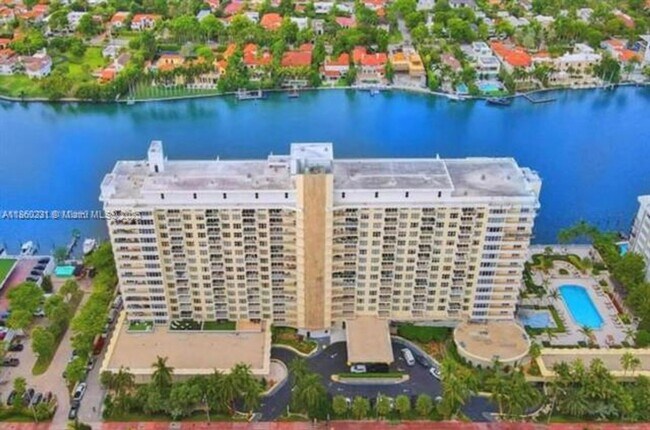 Foto del edificio - 5600 Collins Ave
