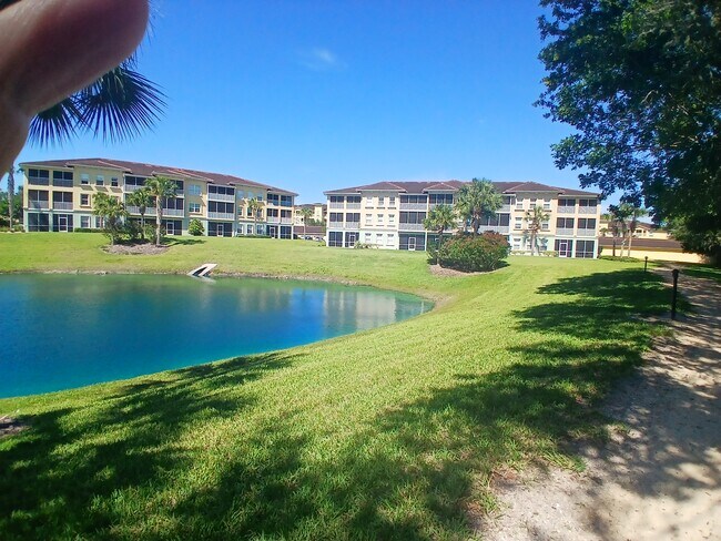 Foto del edificio - 100 Canopy Walk Ln