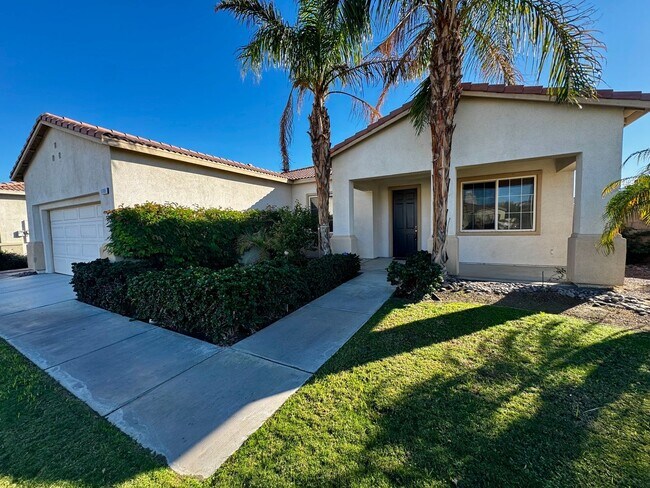 Foto del edificio - AVAILABLE NOW! GORGEOUS 3 BED / 2 BATH POOL HOME in Indio!