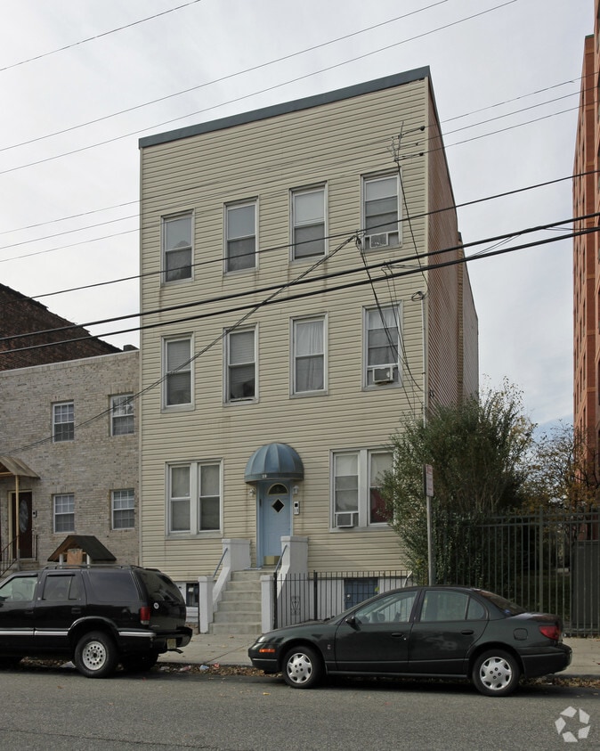 Primary Photo - 19 Orchard St