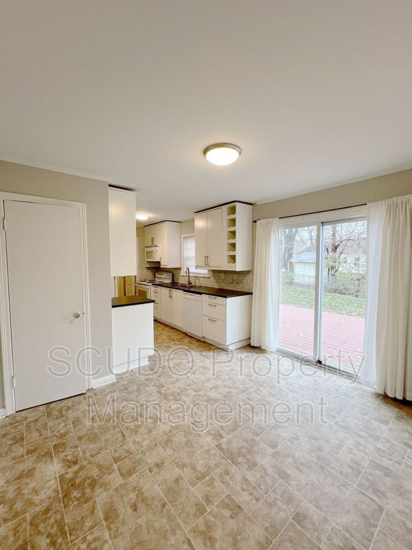 Building Photo - 7527 Booth Dr
