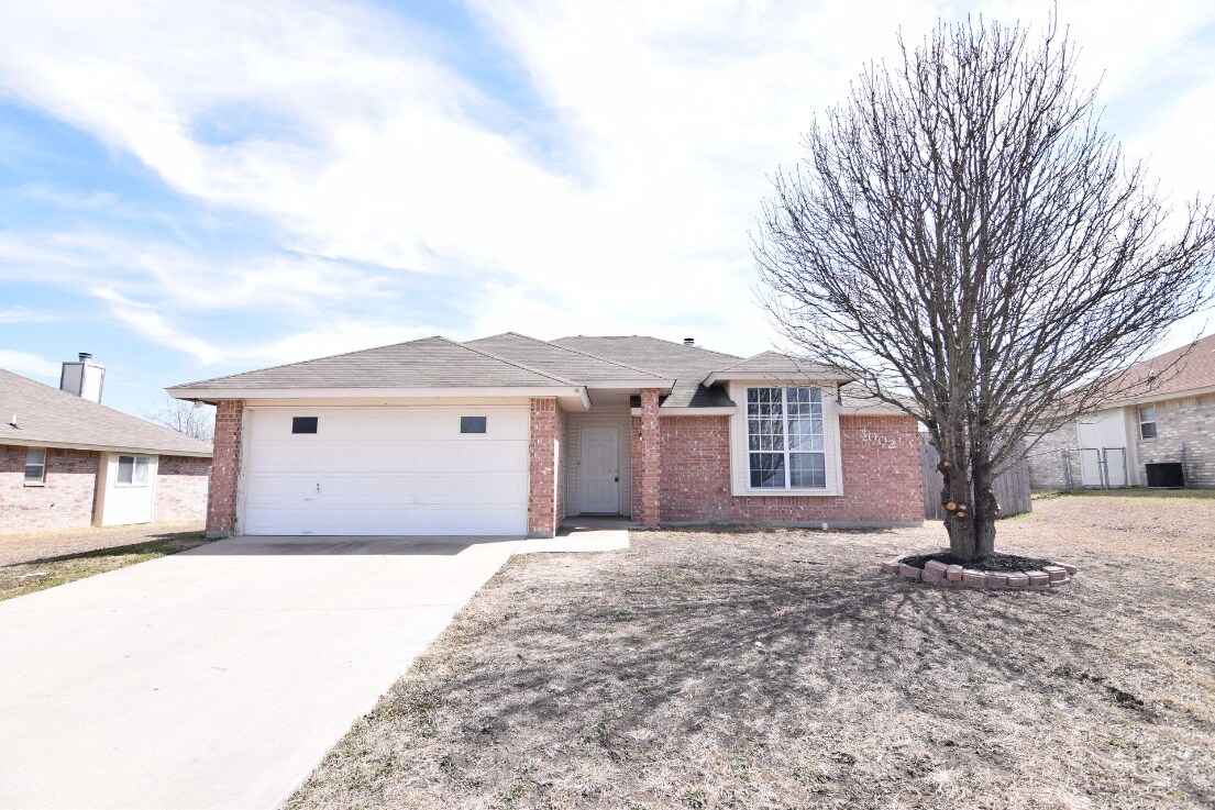 Primary Photo - 3002 Southhill Dr