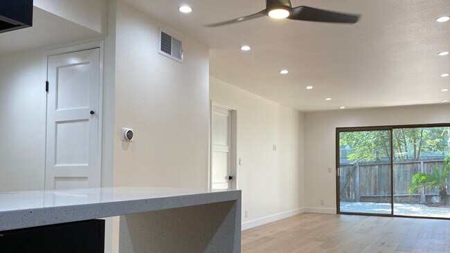 Sala de estar - 6474 Cavalleri Rd