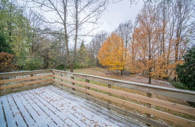 Building Photo - 4110 Stonehaven Way