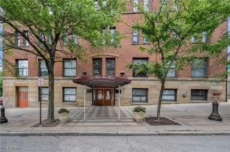 Building Photo - 1133 W 9th St