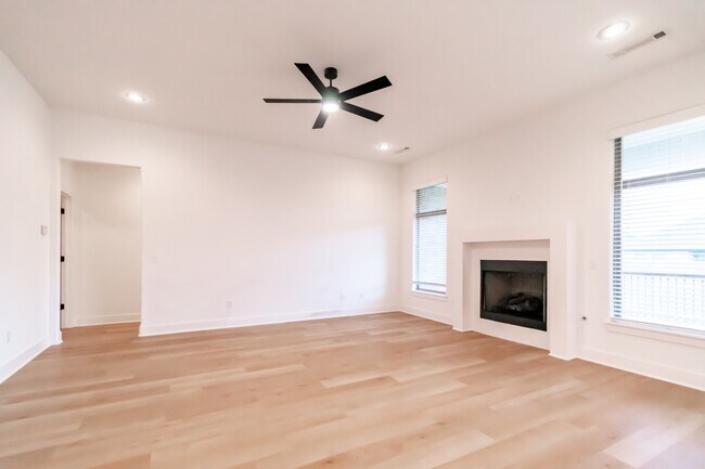Building Photo - 535 Wagon Wheel Ave