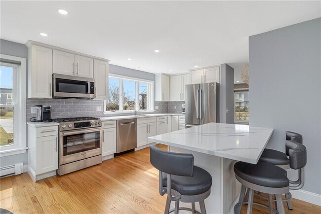 Foto del edificio - 53 River Run Rd