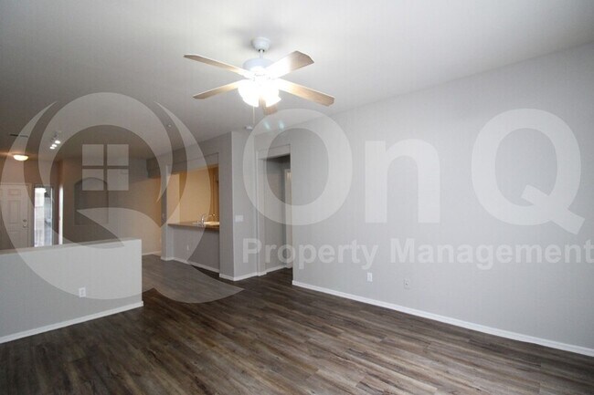 Building Photo - 805 S Sycamore