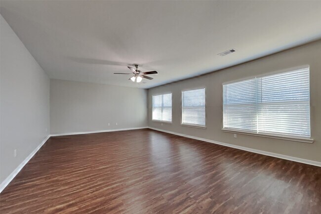 Foto del edificio - 3242 Enchanted Hollow Ln