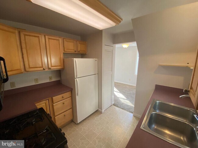 Building Photo - 1115-UNIT Winchester St