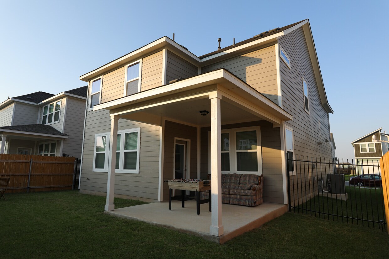 Foto principal - 2911 Tavern Dr