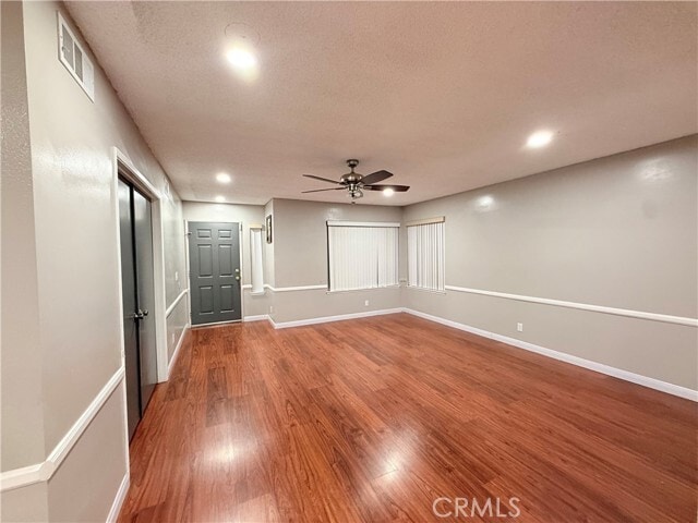 Foto del edificio - 16118 Montgomery Ave