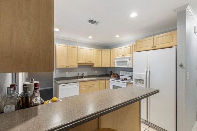 Foto del edificio - Beautifully maintained 2-bedroom, 2-bathroom home with a garage in Westwood