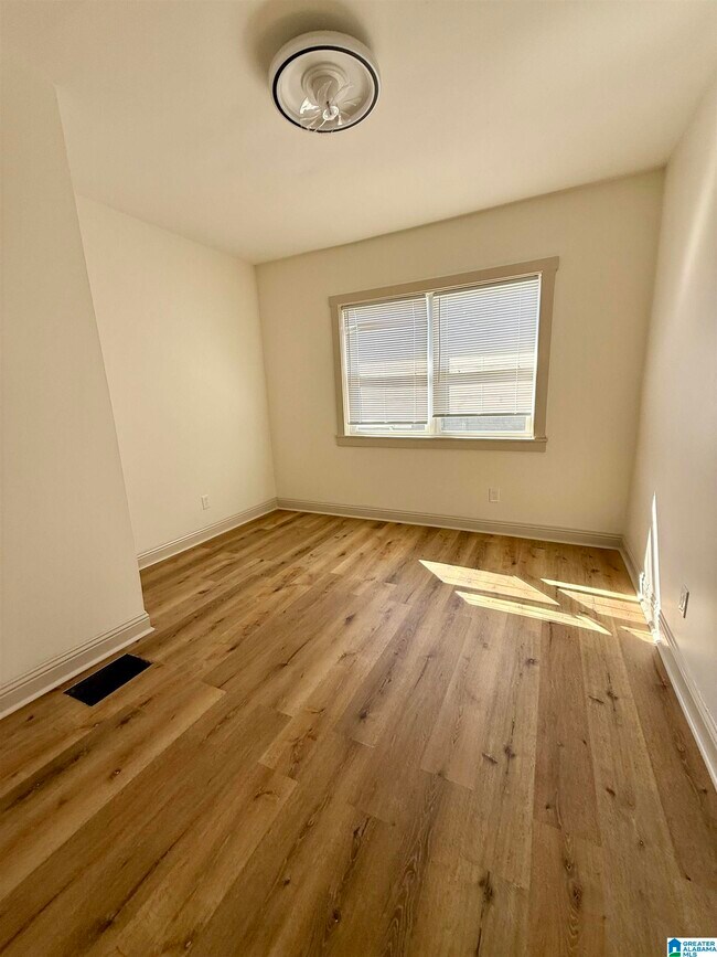 Foto del edificio - 212 Bankhead Hwy W