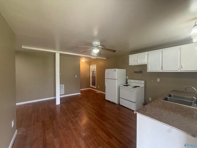 Foto del edificio - 215 Brian Dr