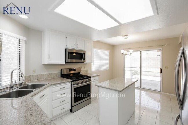 Foto del edificio - Available Now!