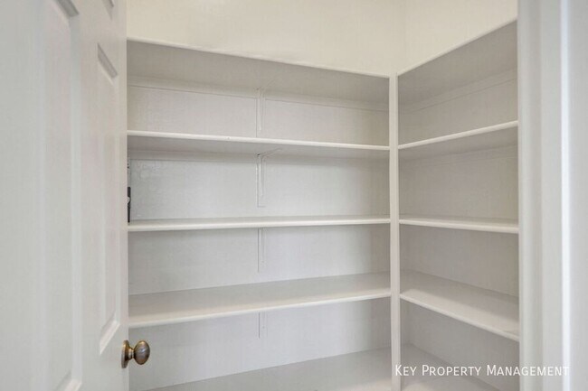 Foto del edificio - 9985 Bleeding Heart Ave