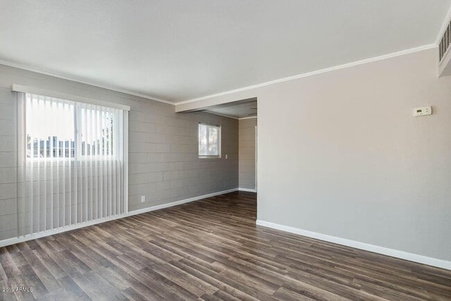 Foto del edificio - 1838 E Oak St
