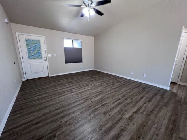Building Photo - 3 Bedroom 2 BA @ Kingman Crossing with RV ...