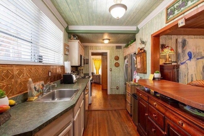 Foto del edificio - 1016 N E St