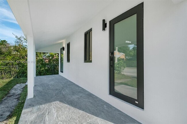 Foto del edificio - 6911 NW 4th Ct