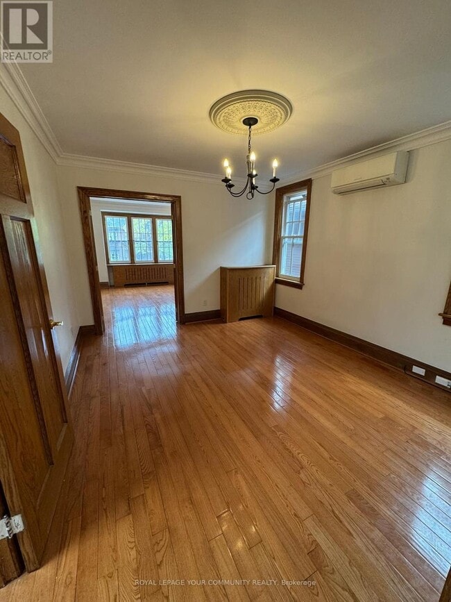 Building Photo - 181 St Clair Ave E