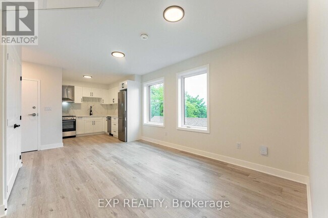 Building Photo - 360-360 Lacasse Ave