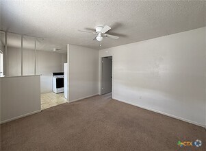Building Photo - 602 Sunset Ln