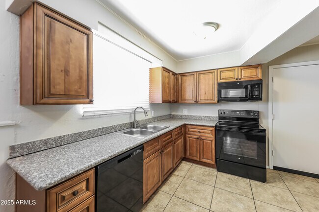 Foto del edificio - 5514 W Monterosa St