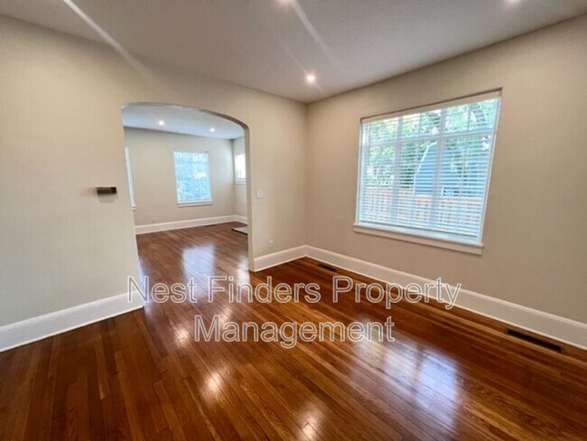 Foto del edificio - 3562 Hedrick St