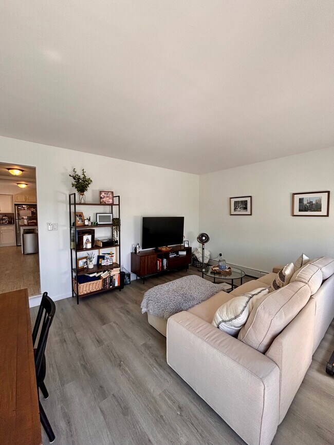 Foto del edificio - 721 E Walnut St