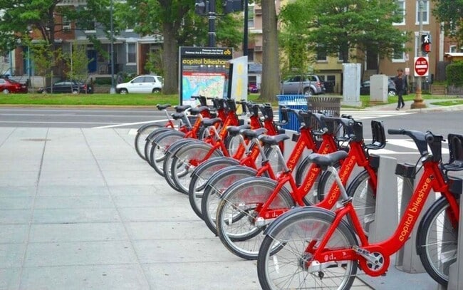 Building Photo - 420 16th St SE