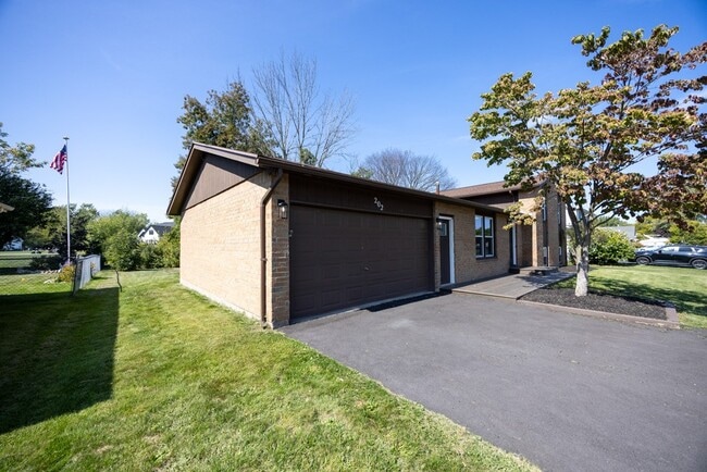 Foto del edificio - 202 Spring Tree Ln