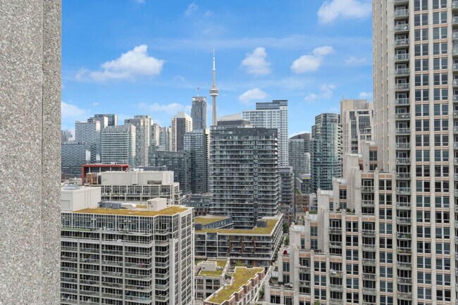 Building Photo - 215 Fort York Blvd