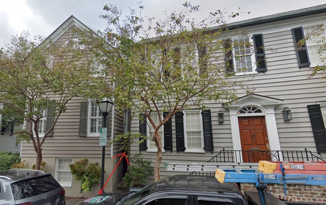 Building Photo - Charming Carriage Home Near The Charleston...