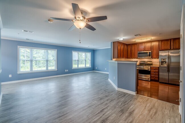 Foto del edificio - Bright And Spacious 3 Bed 2.5 Bath End-Uni...