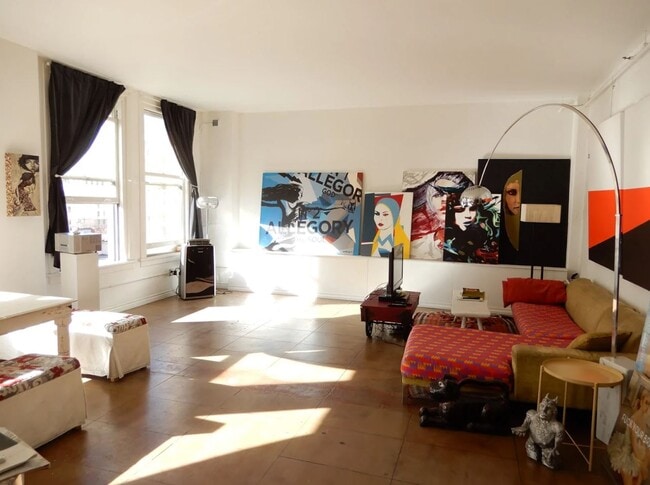 Photo - 215 W 7th St Apartment