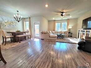 Building Photo - 7631 Trailview Dr