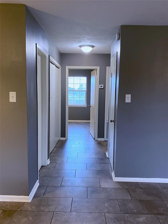 Building Photo - 1347 Greenoak Dr