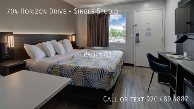 Building Photo - 704 Horizon Dr