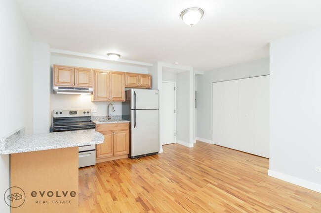 Foto del edificio - 7450 N Greenview Ave