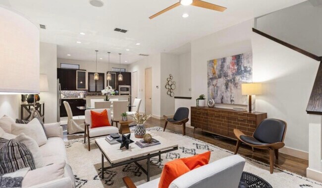 Foto del edificio - 2411 N Hall St