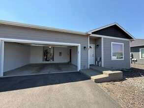 Building Photo - 712 N 30th Ave