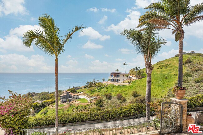 Foto del edificio - 4440 Encinal Canyon Rd