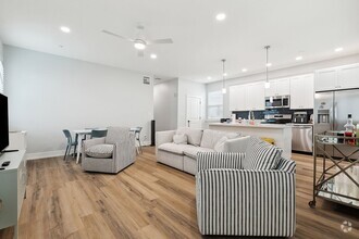Building Photo - 1809 Hillary St