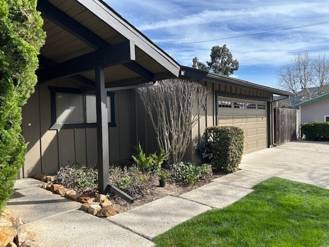 Building Photo - NEW PRICE – Move-In Ready Home with Expansive Yard & RV Parking